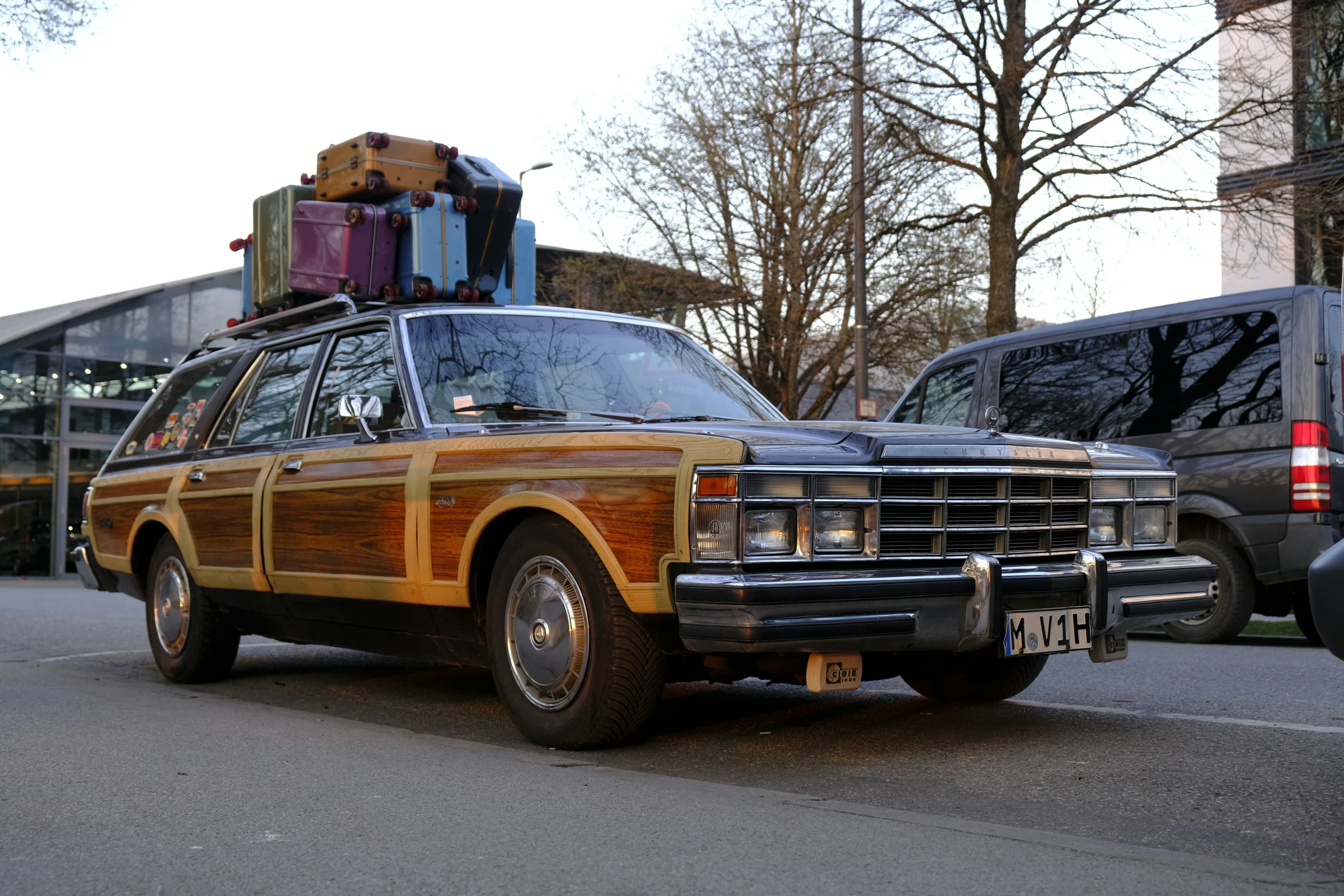 Carro preparado para uma viagem longa na estrada.